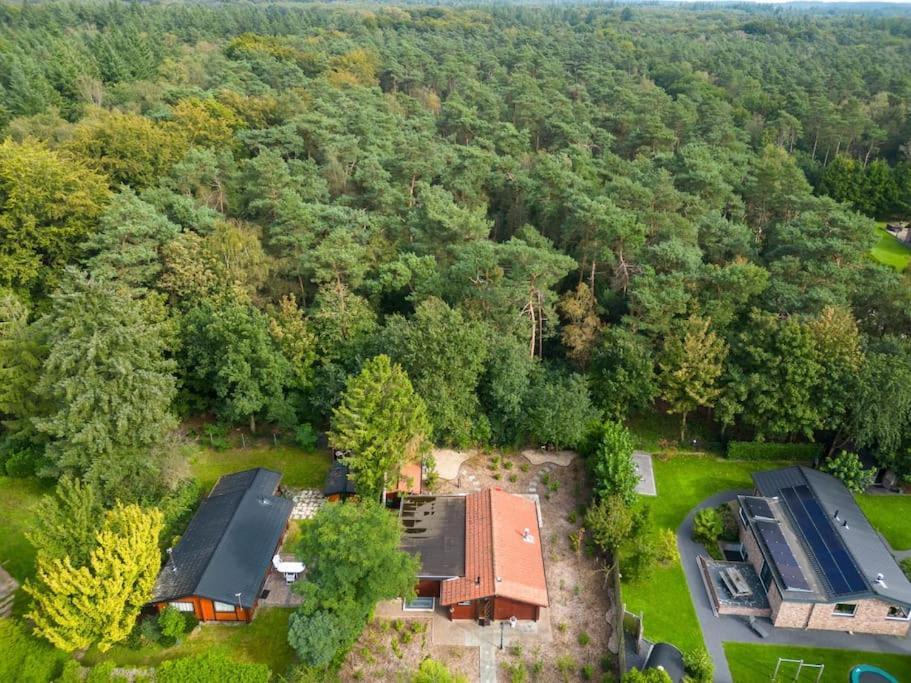 Spacious Wooden Cottage With Infra-Red Sauna At Veluwe Putten Bagian luar foto