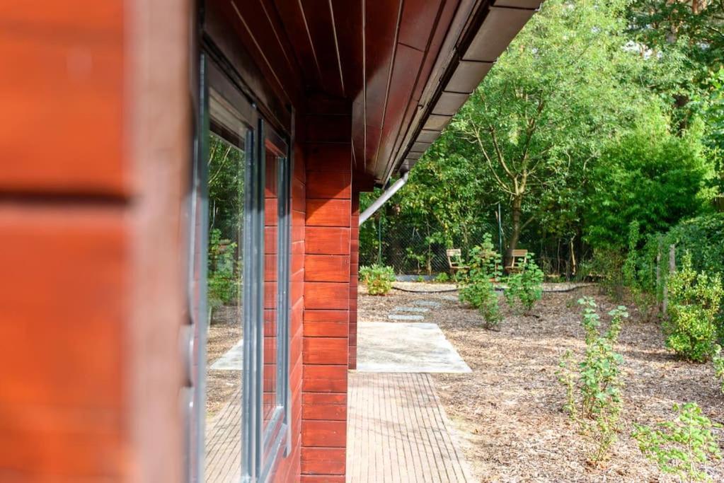 Spacious Wooden Cottage With Infra-Red Sauna At Veluwe Putten Bagian luar foto