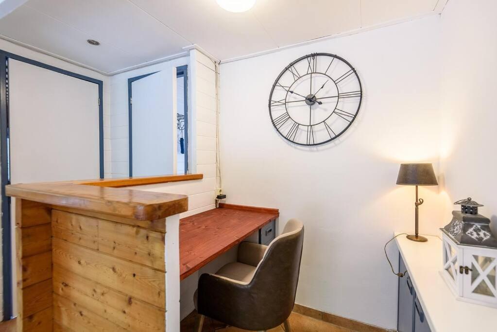 Spacious Wooden Cottage With Infra-Red Sauna At Veluwe Putten Bagian luar foto