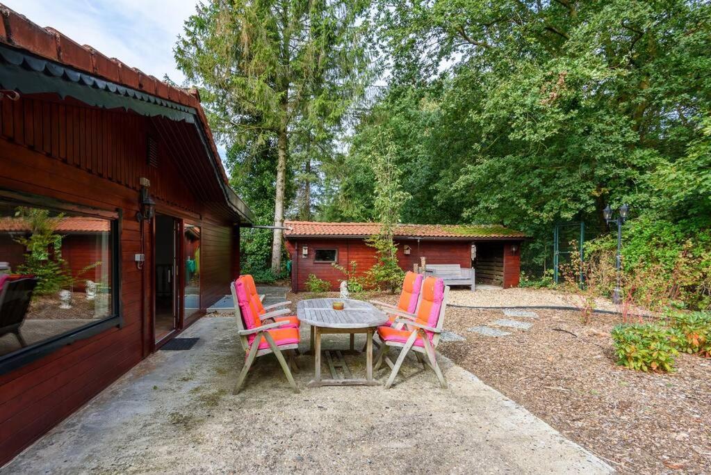 Spacious Wooden Cottage With Infra-Red Sauna At Veluwe Putten Bagian luar foto