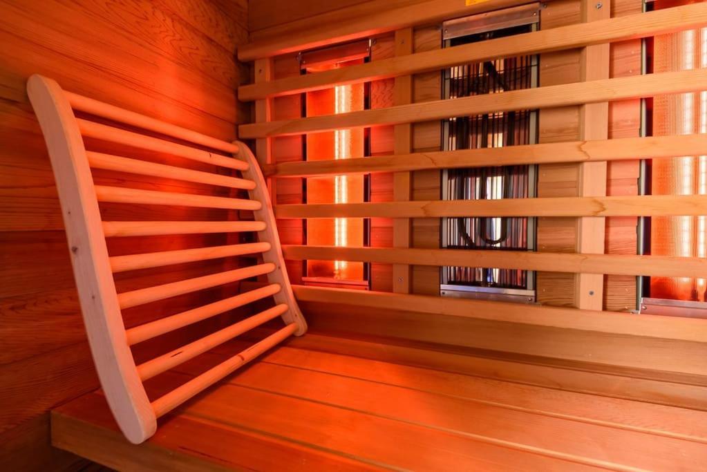 Spacious Wooden Cottage With Infra-Red Sauna At Veluwe Putten Bagian luar foto