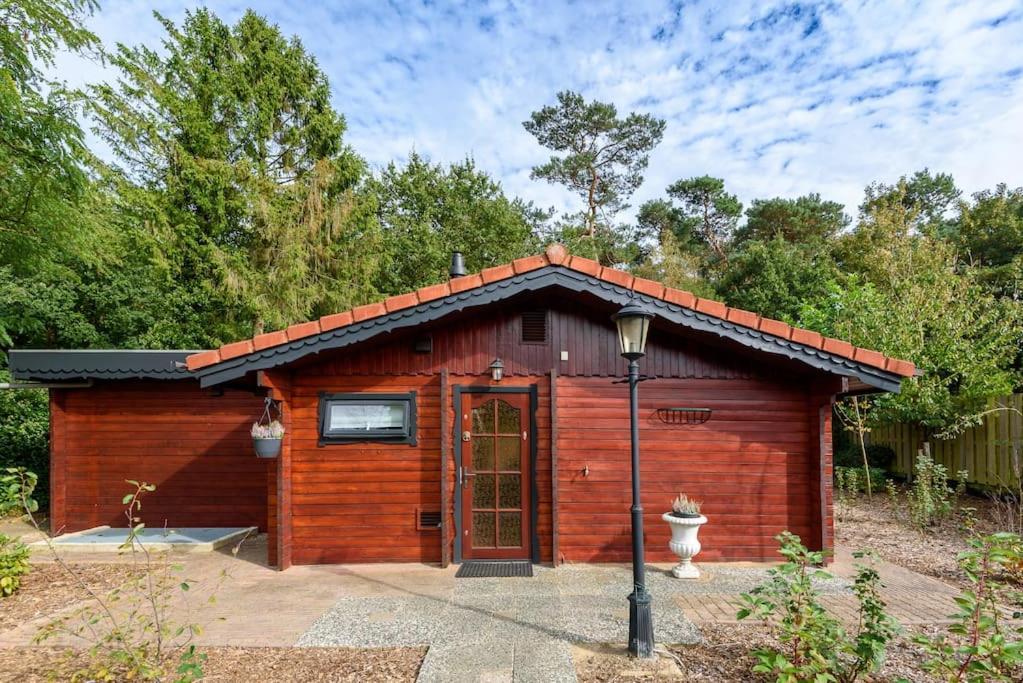 Spacious Wooden Cottage With Infra-Red Sauna At Veluwe Putten Bagian luar foto