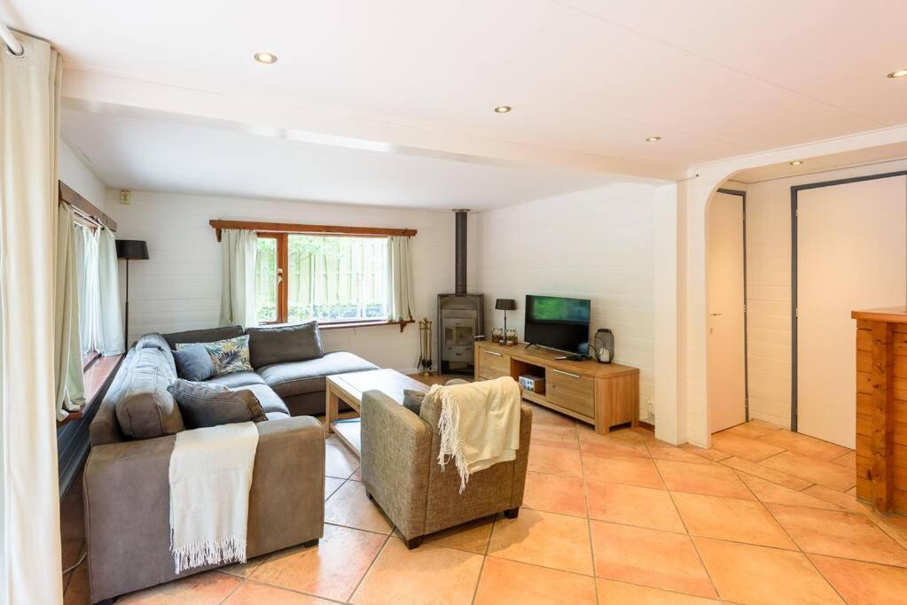 Spacious Wooden Cottage With Infra-Red Sauna At Veluwe Putten Bagian luar foto