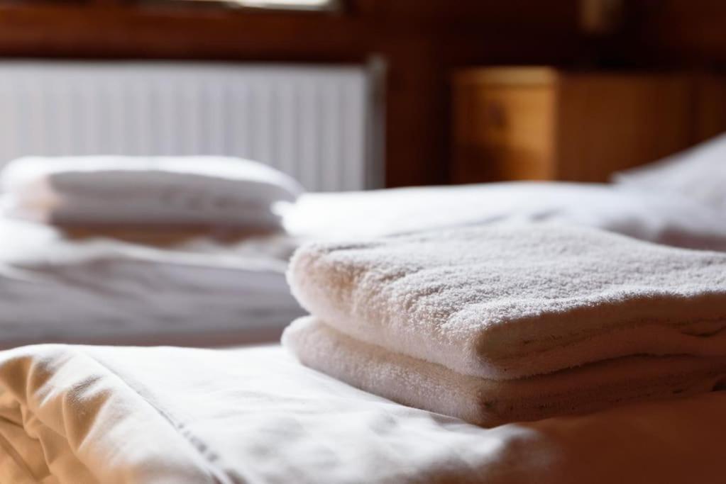 Spacious Wooden Cottage With Infra-Red Sauna At Veluwe Putten Bagian luar foto