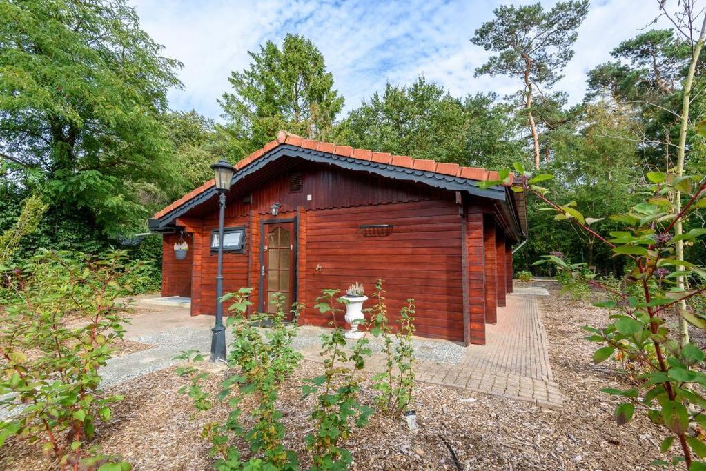 Spacious Wooden Cottage With Infra-Red Sauna At Veluwe Putten Bagian luar foto