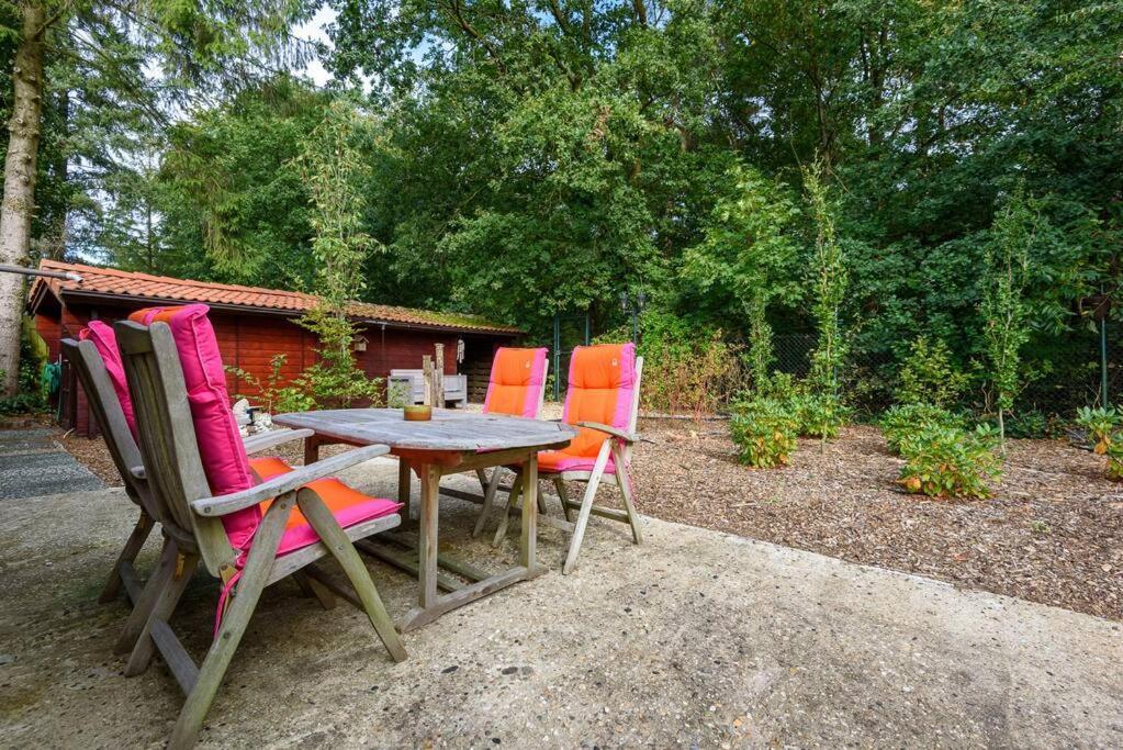 Spacious Wooden Cottage With Infra-Red Sauna At Veluwe Putten Bagian luar foto