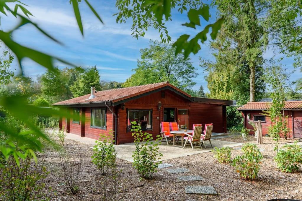 Spacious Wooden Cottage With Infra-Red Sauna At Veluwe Putten Bagian luar foto