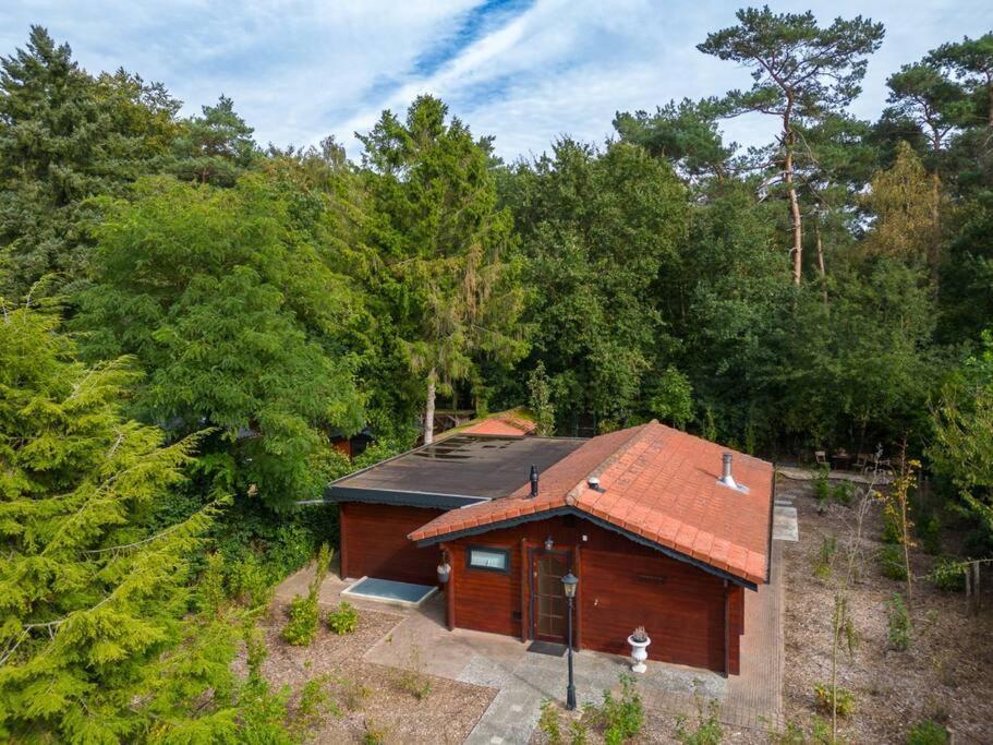 Spacious Wooden Cottage With Infra-Red Sauna At Veluwe Putten Bagian luar foto