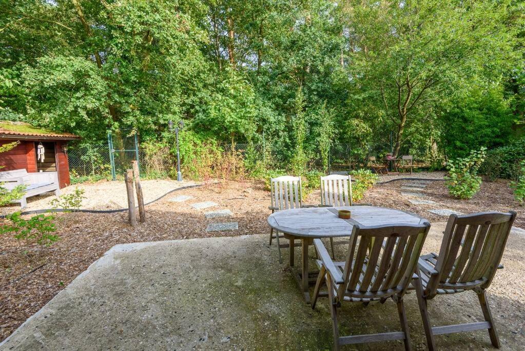 Spacious Wooden Cottage With Infra-Red Sauna At Veluwe Putten Bagian luar foto